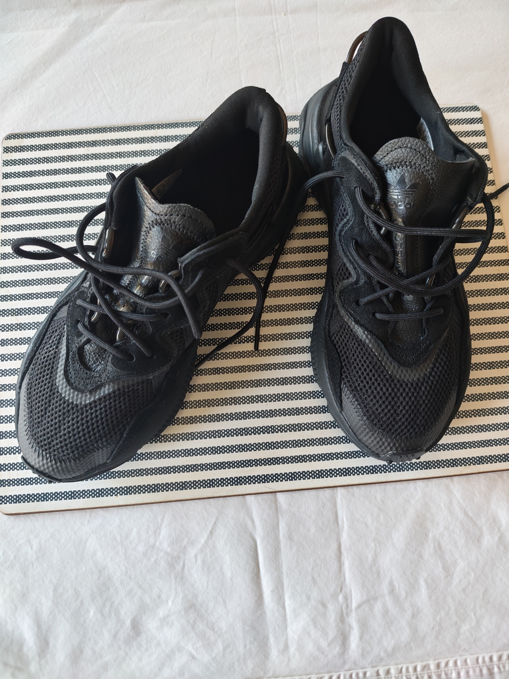 Black Men's Athletic Sneakers - Classic Comfort